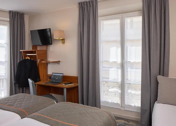Timhotel Montmartre Париж